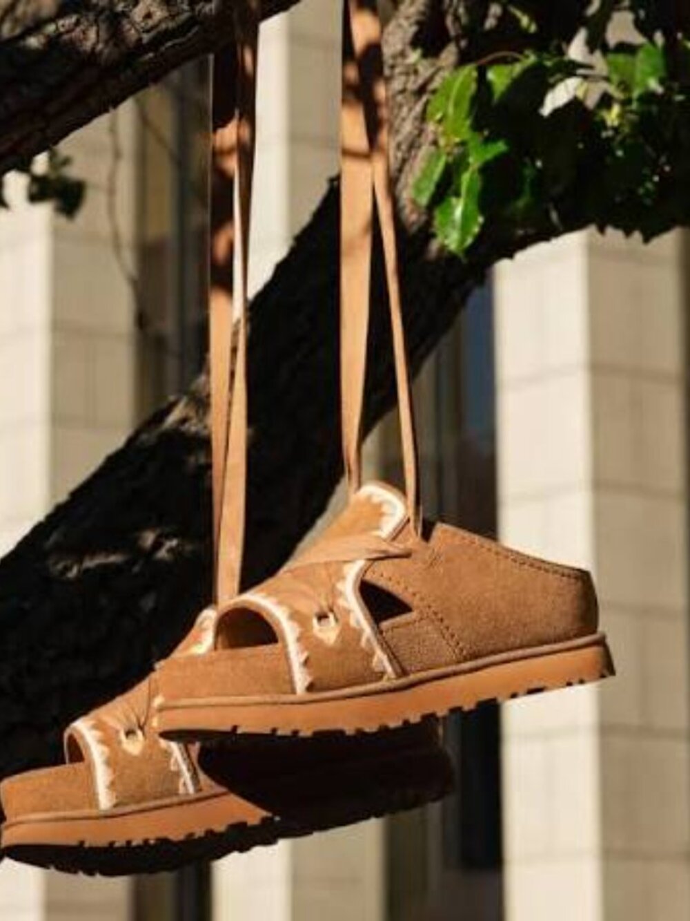 UGG Goldenstar Hi Artistitch Sandals - Picture 3 of 7
